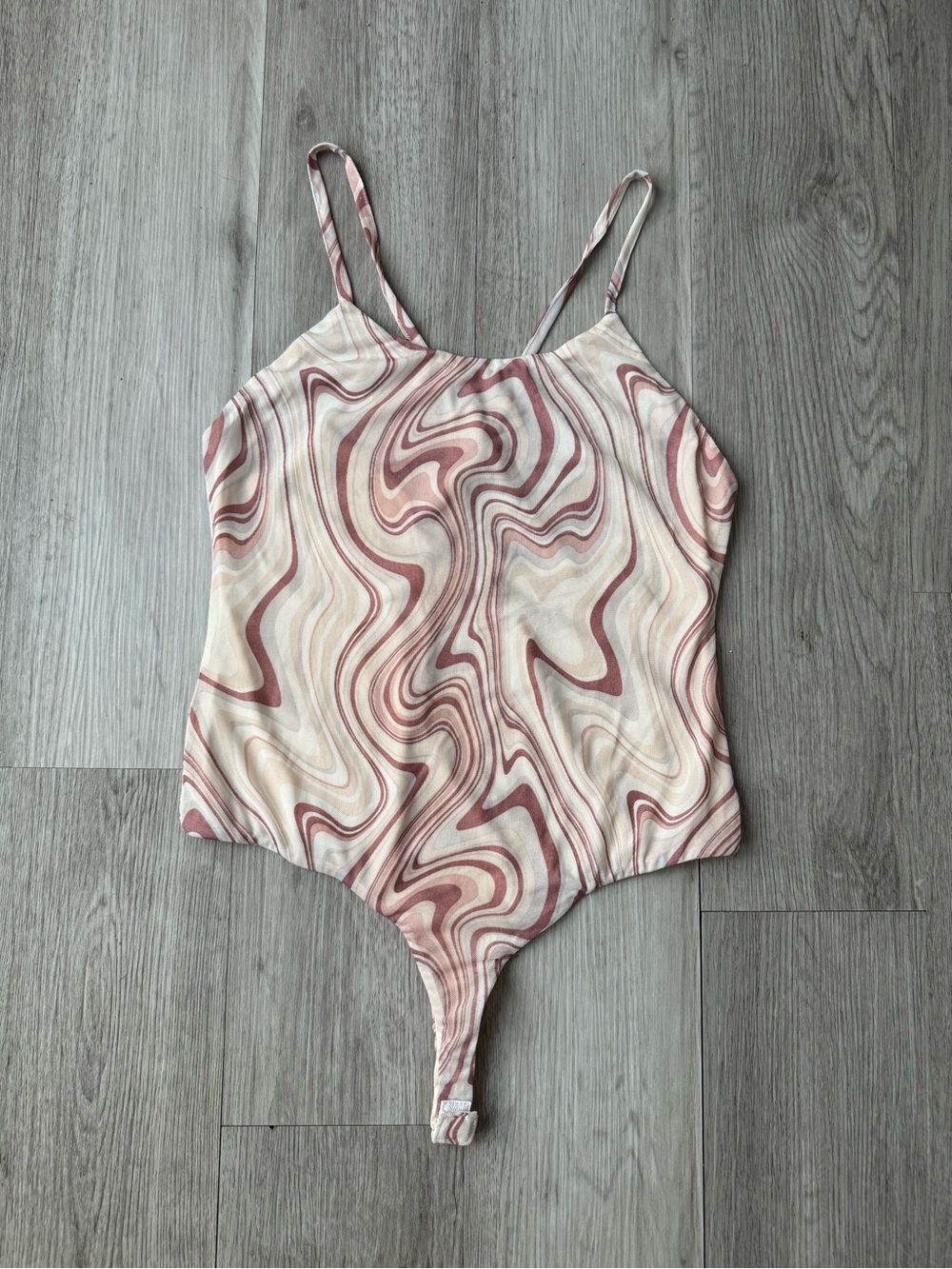 Sadie & Sage Women’s mauve cream swirl thong criss cross back bodysuit M NWT